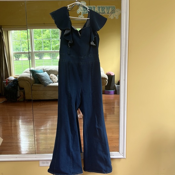 Denim flutter sleeve jumpsuit - Picture 2 of 4